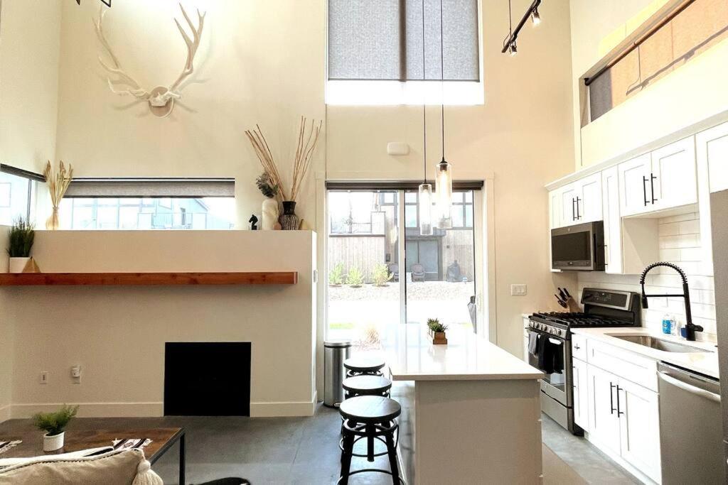 Brand New Upscale Home- Best Location! Whitefish Exterior photo